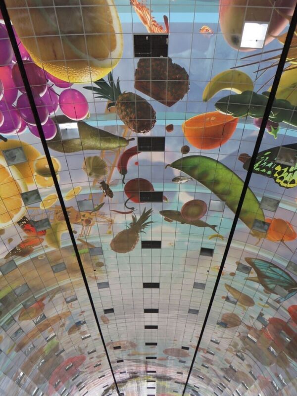 Фотография: Как выглядит цифровая фреска на невероятном футуристическом здании рынка Роттердама №14 - BigPicture.ru