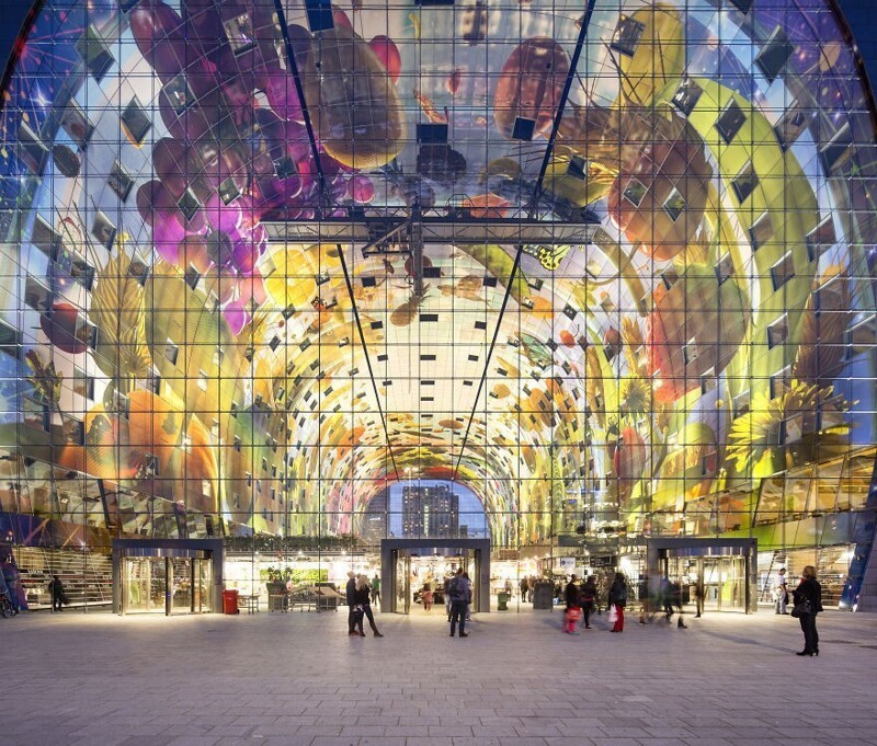 Фотография: Как выглядит цифровая фреска на невероятном футуристическом здании рынка Роттердама №2 - BigPicture.ru