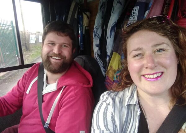 Путь свободы: пара из Британии  живет в микроавтобусе, вот уже два года колеся по Европе