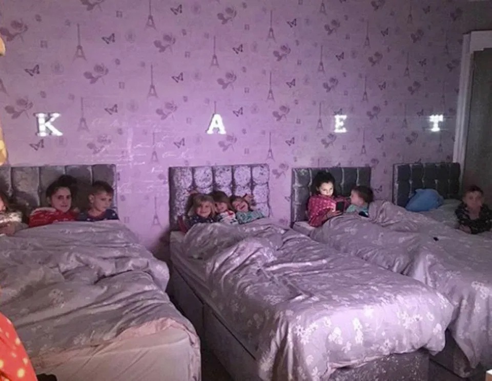 Фотография: Рукавичка: в гостях у самой большой британской семьи, в которой 19 детей №16 - BigPicture.ru