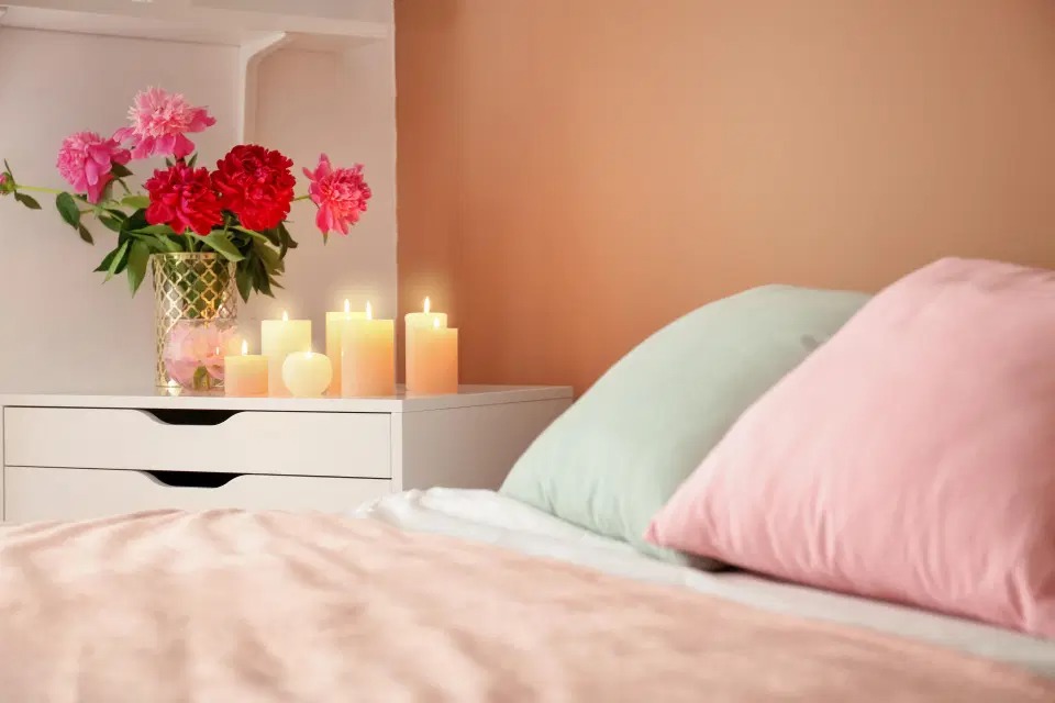 Больше интима, меньше суеты: 10 деталей для сексуальной атмосферы в спальне