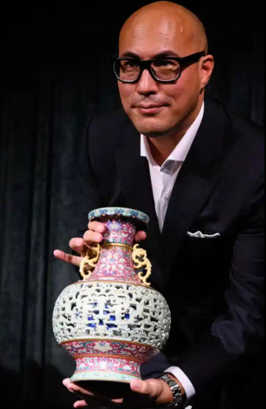 Фотография: Старую вазу с бабушкиного шкафа оценили в 7 миллионов фунтов №4 - BigPicture.ru