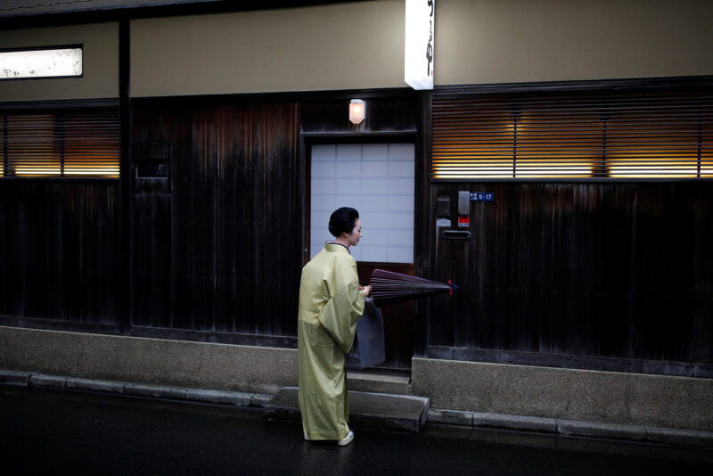 Фотография: Как японские гейши борются за выживание во время пандемии коронавируса №11 - BigPicture.ru