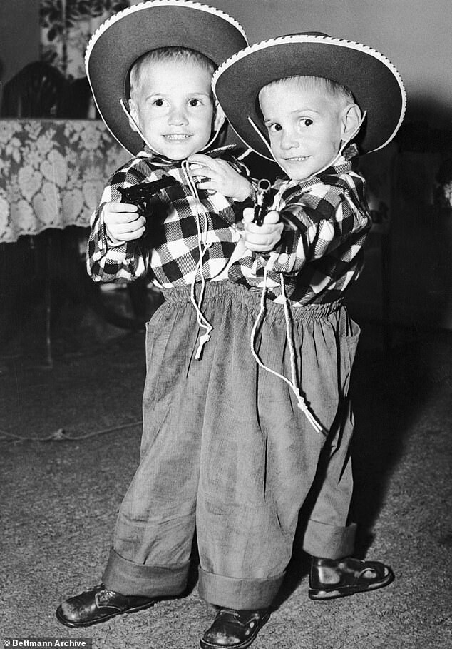 Фотография: В США умерли самые старые сиамские близнецы Ронни и Донни Гэлион №2 - BigPicture.ru