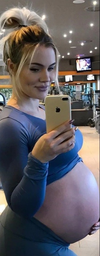 Фотография: Бодибилдерша тренировалась в зале всю беременность и приседала даже во время схваток №9 - BigPicture.ru