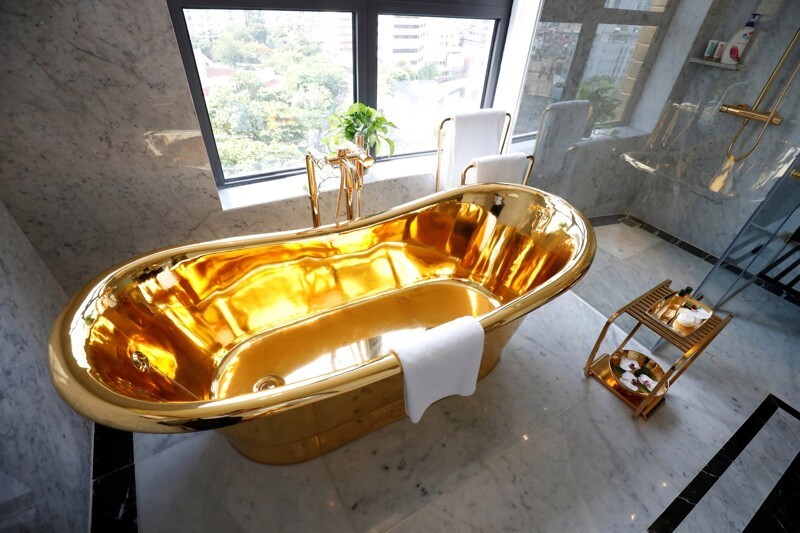 Фотография: Во Вьетнаме открылся отель, покрытый чистым золотом внутри и снаружи №3 - BigPicture.ru