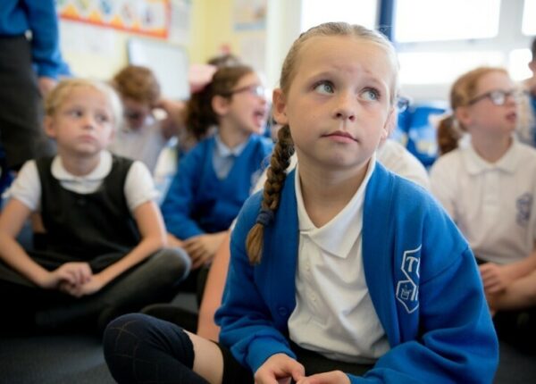 Недетские темы ЛГБТ и насилия: в британской начальной школе вводят «уроки про отношения»