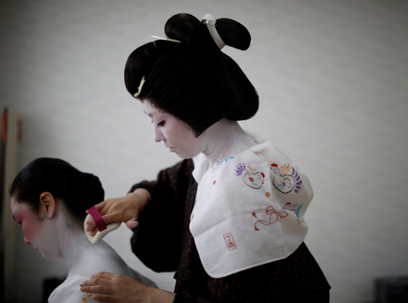Фотография: Как японские гейши борются за выживание во время пандемии коронавируса №3 - BigPicture.ru