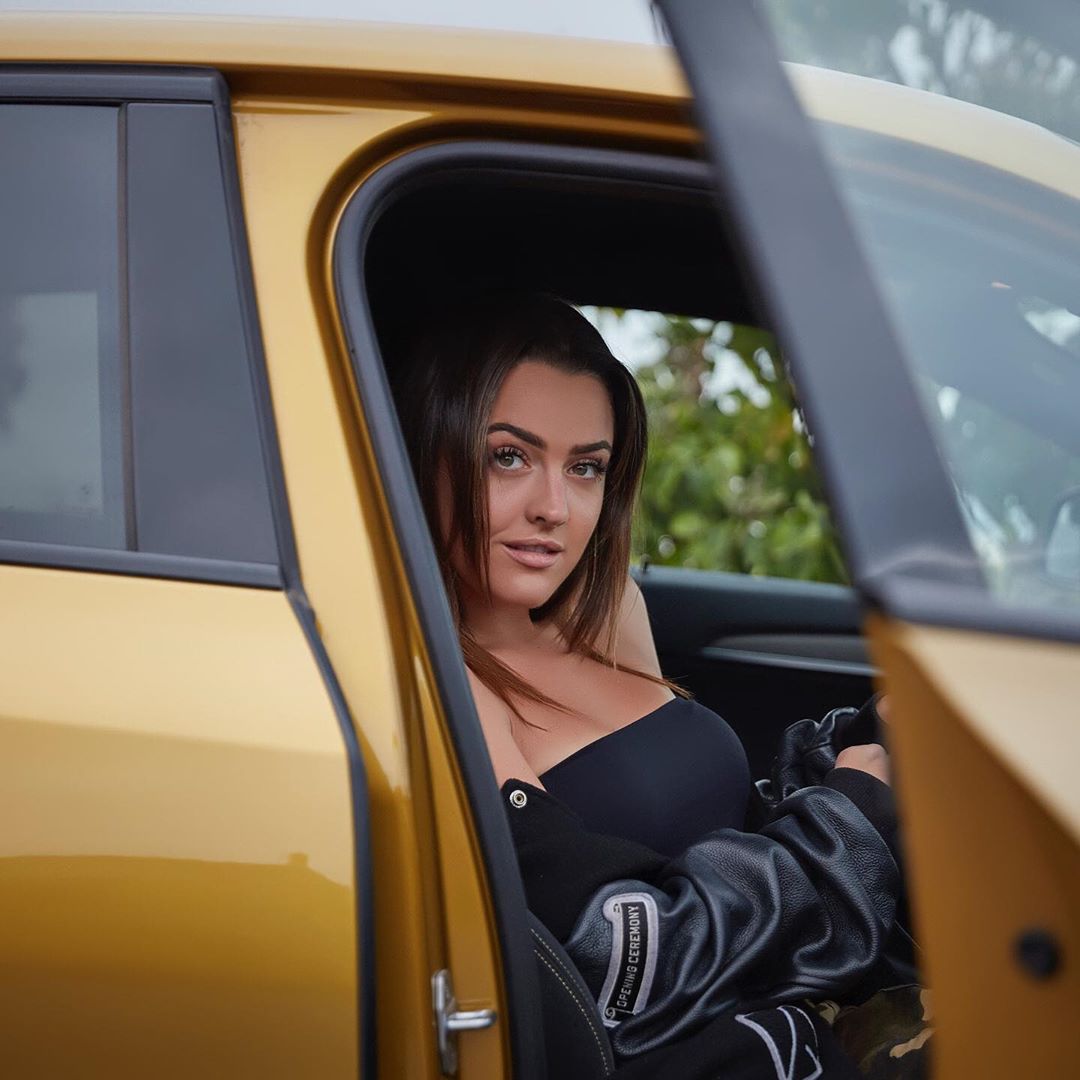 Фотография: Девушки рулят! Суперкар-модели, которые зарабатывают миллионы, фотографируясь в роскошных автомобилях №16 - BigPicture.ru