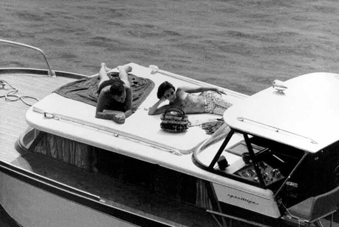 Фотография: На белоснежной яхте: 20 винтажных фото Монро, Хепберн и других звезд в море №16 - BigPicture.ru