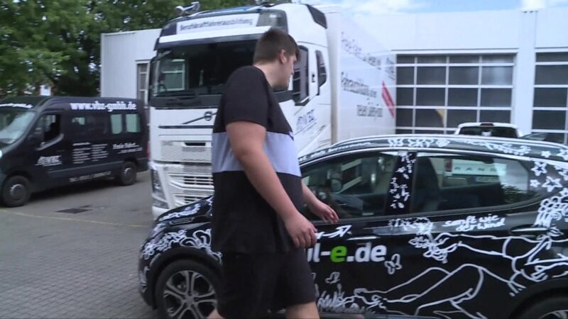 Фотография: Авто для великана: как немец с ростом 224 см воплотил в жизнь мечту №3 - BigPicture.ru