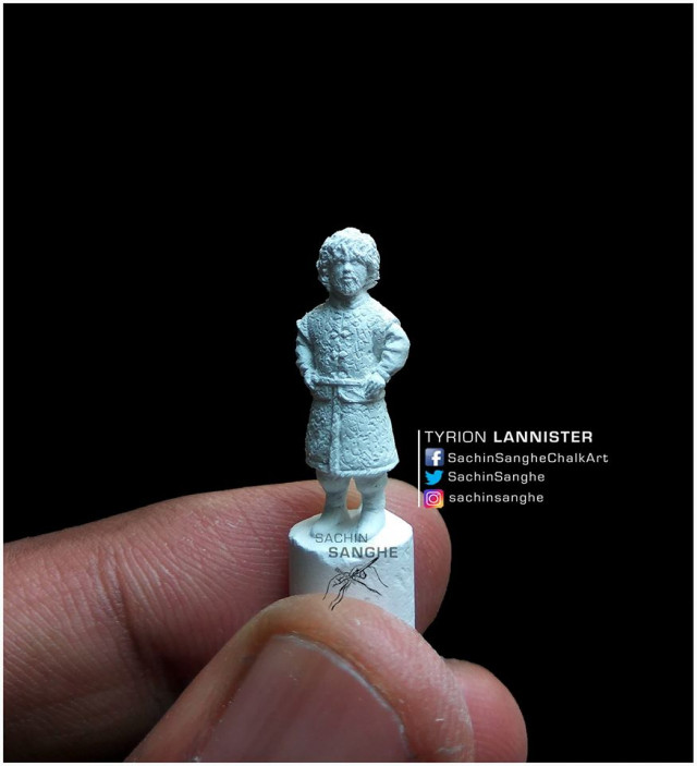 Фотография: Парень из Индии вырезает невероятные крошечные скульптуры из маленьких мелков №2 - BigPicture.ru
