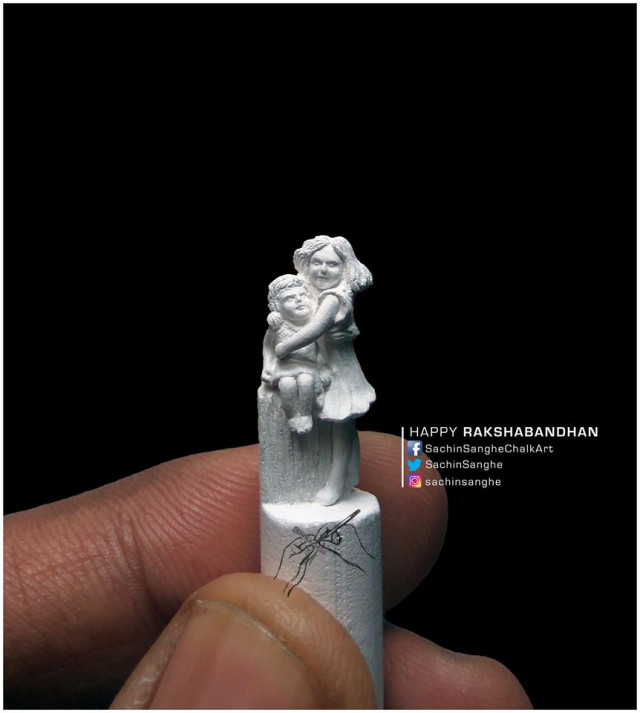 Парень из Индии вырезает невероятные крошечные скульптуры из маленьких мелков