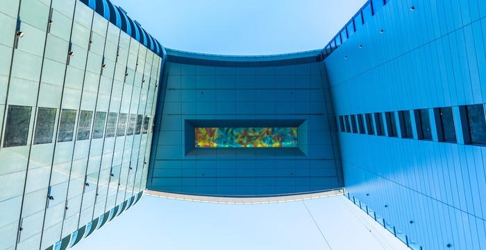 Фотография: Заплыв над пропастью: бассейн в одном из небоскребов Ванкувера ждет только отважных №4 - BigPicture.ru