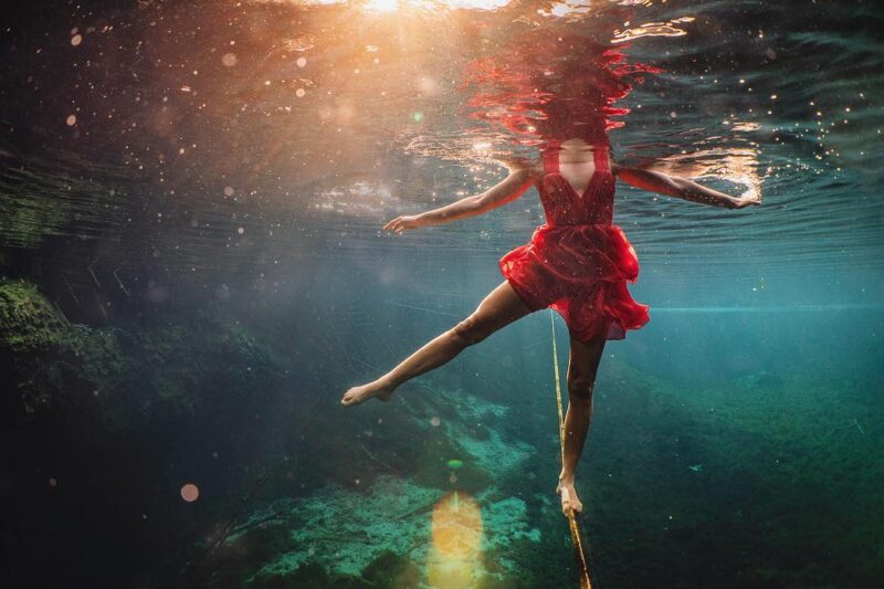 Фотография: Девушки под водой на потрясающих снимках фотографа-фридайвера Лекси Лайн №2 - BigPicture.ru