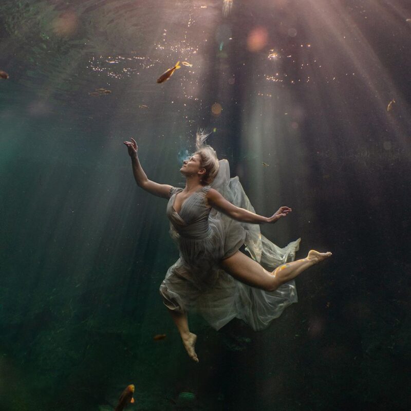Фотография: Девушки под водой на потрясающих снимках фотографа-фридайвера Лекси Лайн №20 - BigPicture.ru