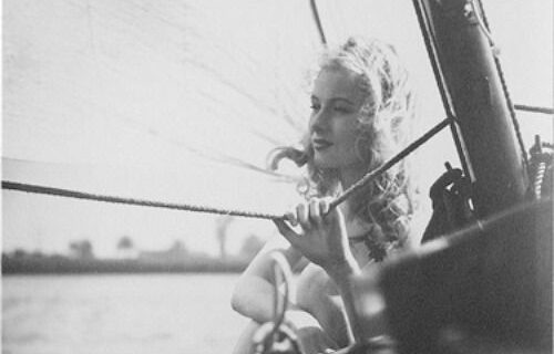 На белоснежной яхте: 20 винтажных фото Монро, Хепберн и других звезд в море