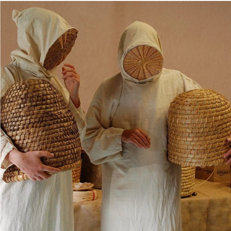 Фотография: Средневековый пчеловод оказался криповее чумного доктора №2 - BigPicture.ru