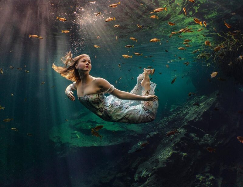 Фотография: Девушки под водой на потрясающих снимках фотографа-фридайвера Лекси Лайн №4 - BigPicture.ru