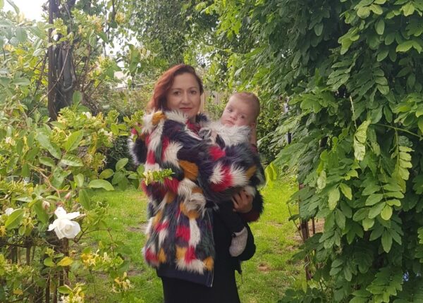 Как британка застряла в Украине с новорожденным сыном от суррогатной матери