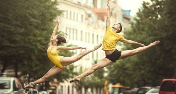 Весь мир — это сцена: динамичные фото танцоров на улицах и пляжах от Анны Ульман