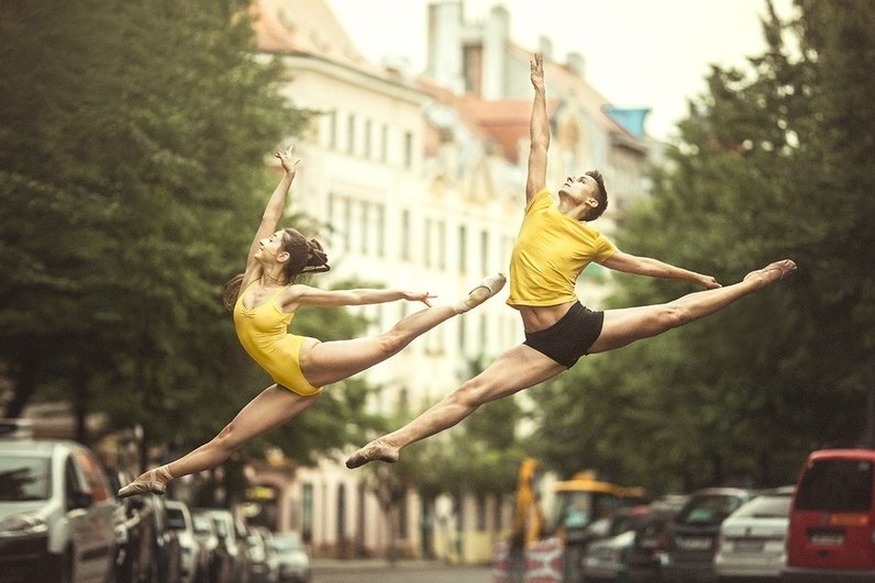 Фотография: Весь мир — это сцена: динамичные фото танцоров на улицах и пляжах от Анны Ульман №14 - BigPicture.ru