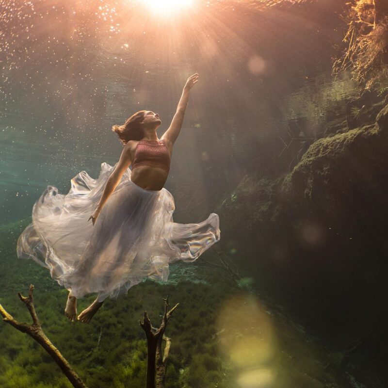 Фотография: Девушки под водой на потрясающих снимках фотографа-фридайвера Лекси Лайн №22 - BigPicture.ru