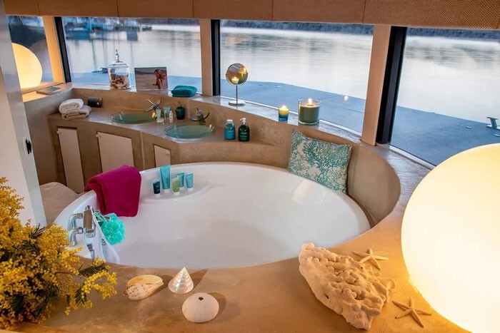 Фотография: Как выглядит французский эко-отель Anthenea с плавучими капсулами №7 - BigPicture.ru