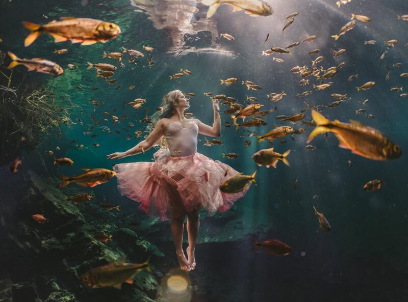 Фотография: Девушки под водой на потрясающих снимках фотографа-фридайвера Лекси Лайн №5 - BigPicture.ru