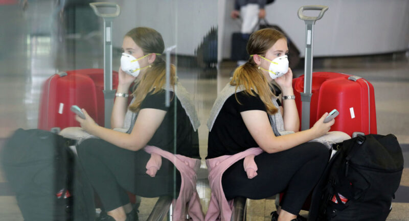 Фотография: Российский ученый рассказал, чем опасно ношение перчаток и масок №3 - BigPicture.ru