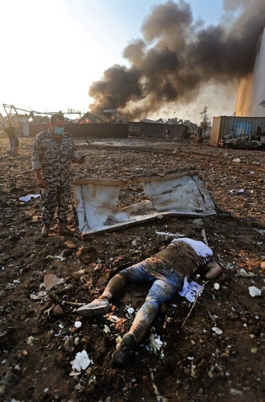 Фотография: Мощный взрыв аммиачной селитры в Бейруте: причины, последствия, фото и видео из соцсетей №13 - BigPicture.ru