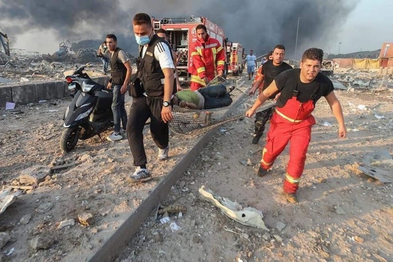 Фотография: Мощный взрыв аммиачной селитры в Бейруте: причины, последствия, фото и видео из соцсетей №14 - BigPicture.ru
