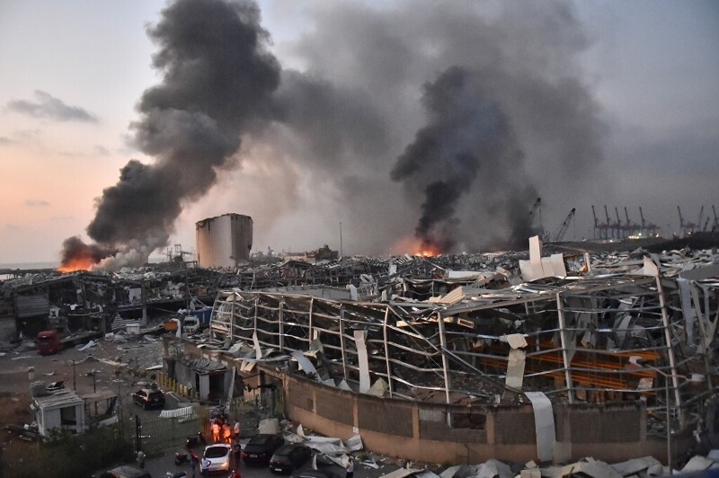 Фотография: Мощный взрыв аммиачной селитры в Бейруте: причины, последствия, фото и видео из соцсетей №18 - BigPicture.ru