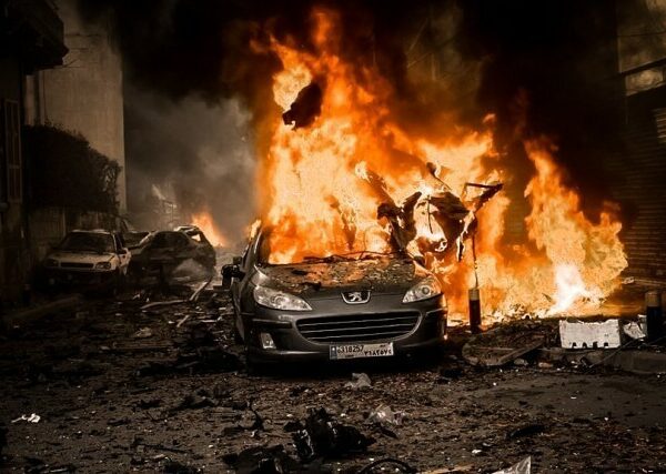 Мощный взрыв аммиачной селитры в Бейруте: причины, последствия, фото и видео из соцсетей