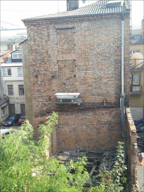 Фотография: 20 балконов, которые могут многое рассказать про тараканов в голове их хозяев №19 - BigPicture.ru