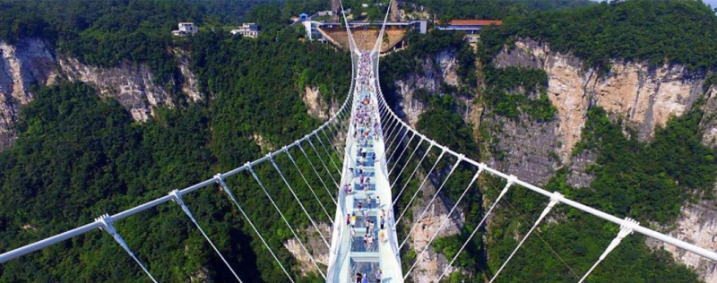 Фотография: В Китае открылся подвесной стеклянный мост и сразу установил несколько мировых рекордов №2 - BigPicture.ru