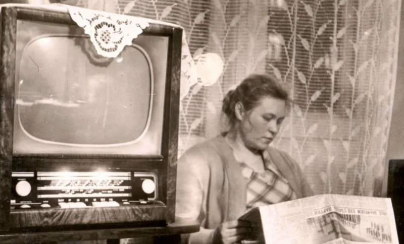 Фотография: Салфетка на телевизоре: в чем секрет любимого дизайнерского элемента наших бабушек №5 - BigPicture.ru