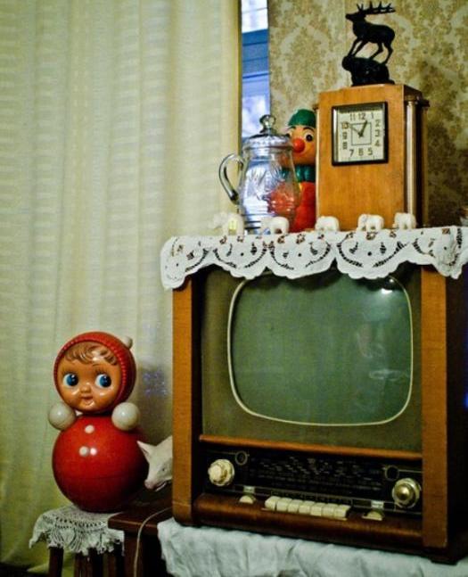 Фотография: Салфетка на телевизоре: в чем секрет любимого дизайнерского элемента наших бабушек №2 - BigPicture.ru