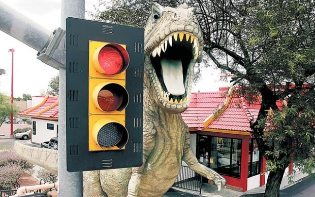 Фотография: Христиане против динозавров: в Аризоне верующие оскорбились статуей тирекса №3 - BigPicture.ru