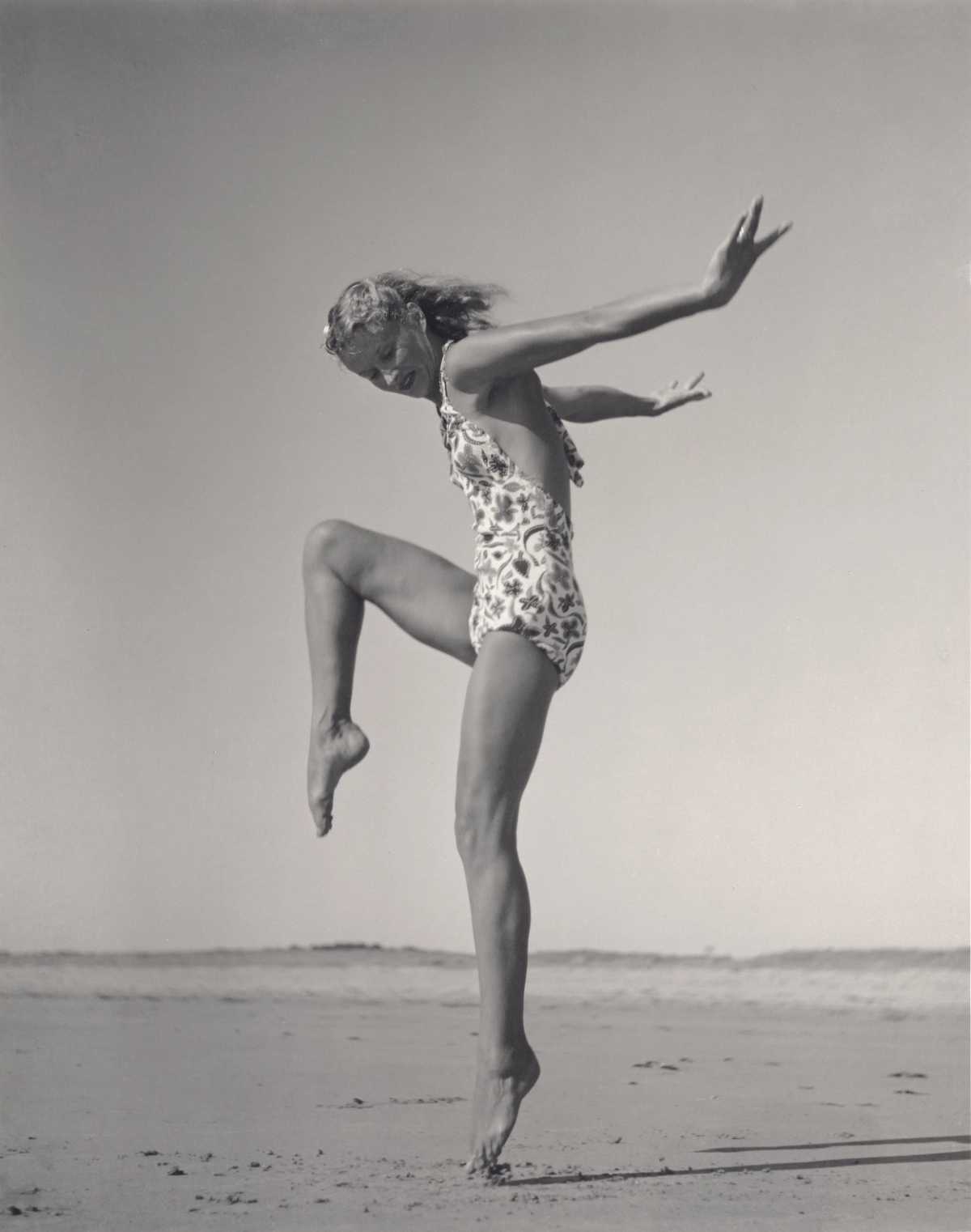 Bigpicture ru lisa fonssagrives, 'elan,' noirmoutier beach, france, 1935