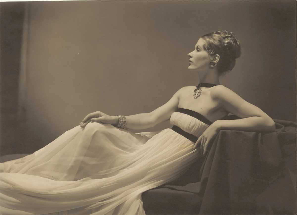 Bigpicture ru лиза фонсагривс в платье directoire из белого шифона от vionnet, harper&rsquo;s bazaar, 15 марта 1938 года
