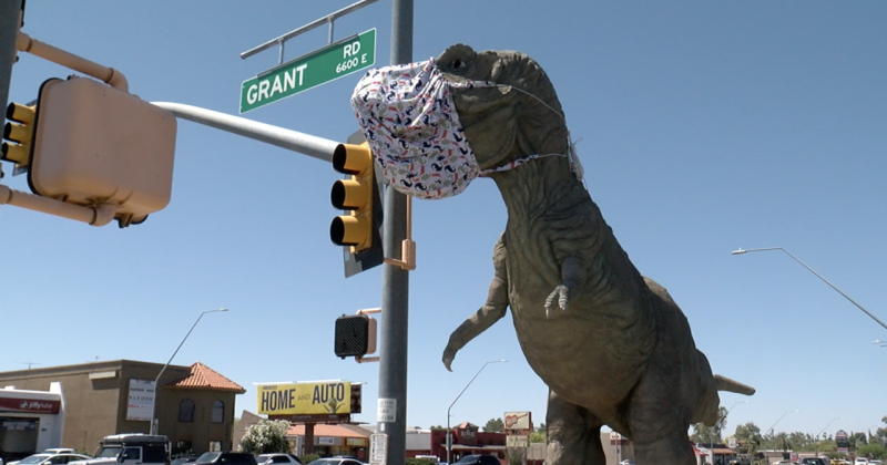 Фотография: Христиане против динозавров: в Аризоне верующие оскорбились статуей тирекса №1 - BigPicture.ru