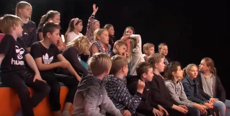 Фотография: Бодипозитив с перегибом: В датском телепроекте взрослые полностью разделись перед детьми №3 - BigPicture.ru