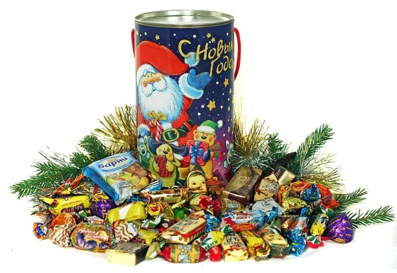 Фотография: Как выбрать конфеты в жестяной коробке на Новый год детям №2 - BigPicture.ru