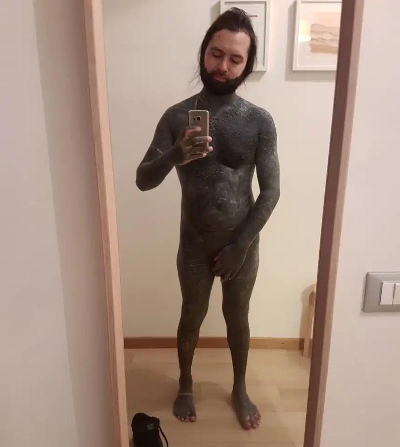 Фотография: Швейцарец познает свое тело, покрывая его сплошной татуировкой №5 - BigPicture.ru