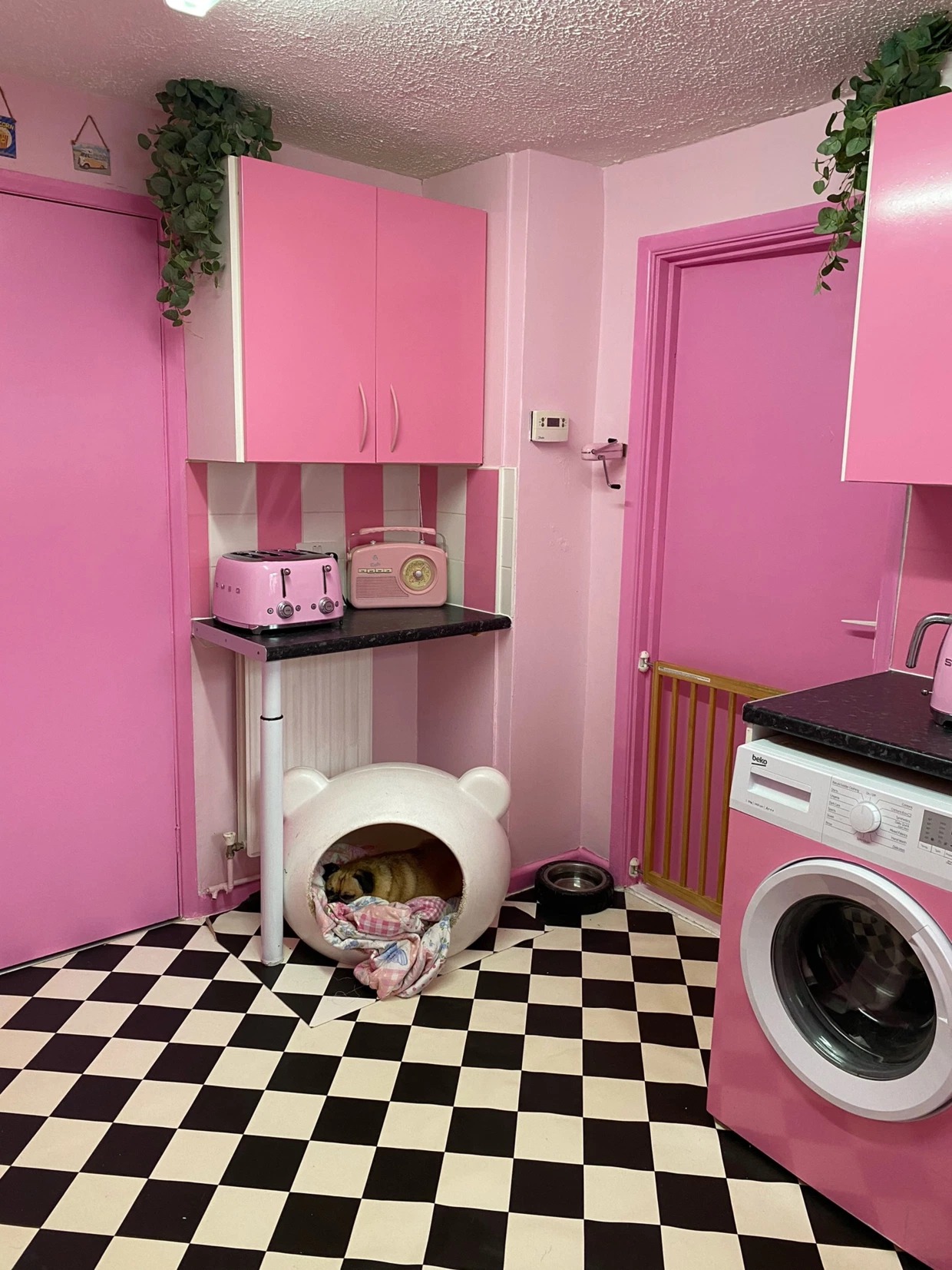 Фотография: Как быстро и недорого превратить скучную кухню в рай для Барби №4 - BigPicture.ru