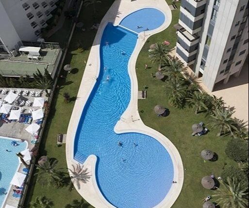 Хреновый дизайн: Туристы делятся фотографиями бассейнов в форме пениса