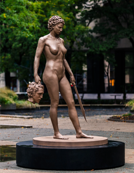 Фотография: В Нью-Йорке установили статую Медузы Горгоны с отрубленной головой Персея №2 - BigPicture.ru