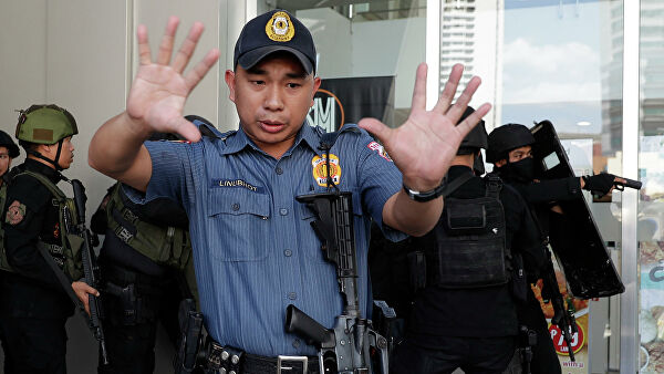 Фотография: На Филиппинах петух убил лейтенанта полиции №3 - BigPicture.ru