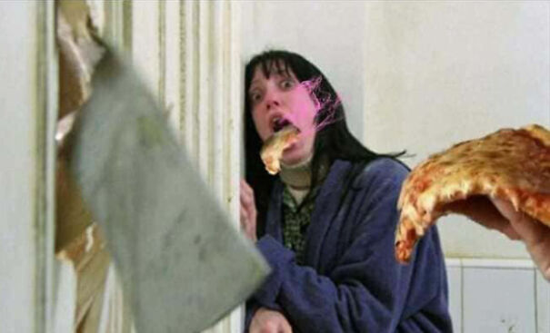 Фотография: Хоррор с кетчупом: пользователи добавляют в кадры из страшных фильмов пиццу №13 - BigPicture.ru